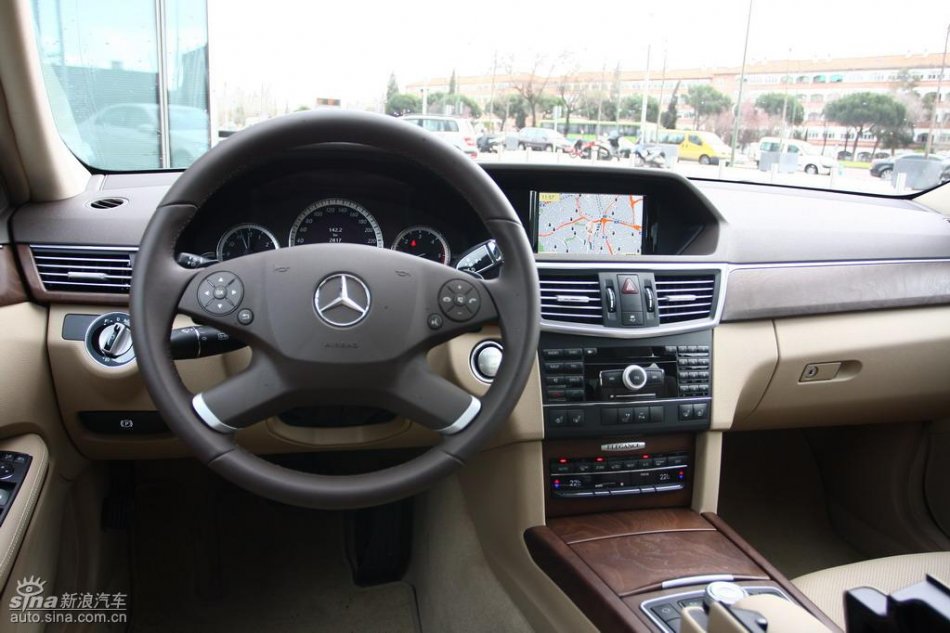 奔驰新E级试驾实拍图内饰