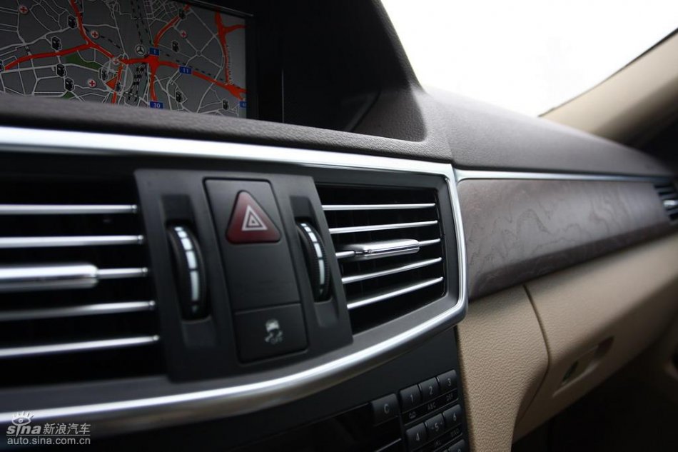 奔驰新E级试驾实拍图内饰