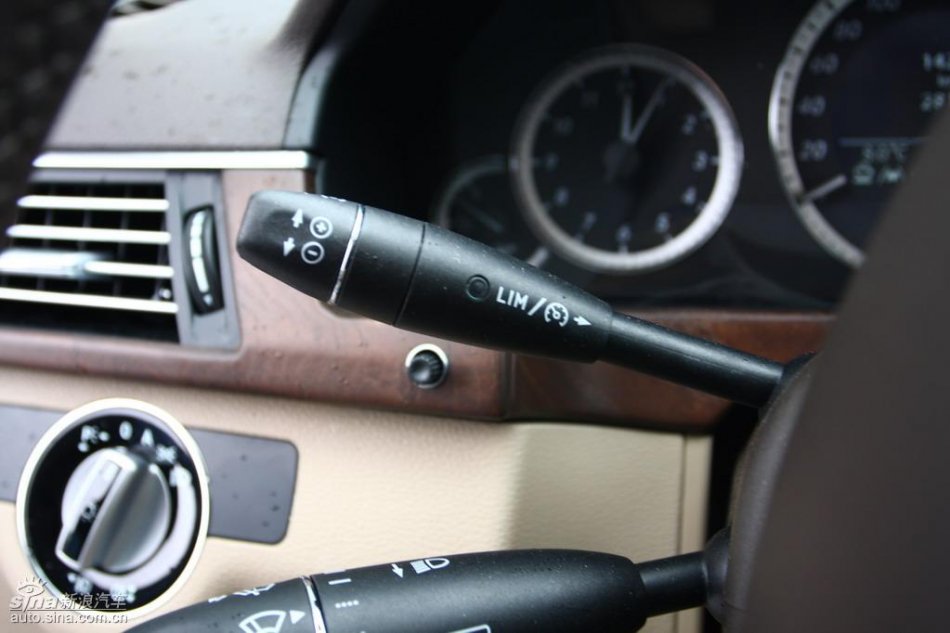 奔驰新E级试驾实拍图内饰