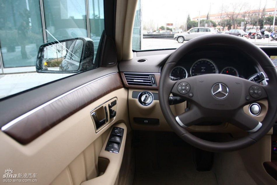 奔驰新E级试驾实拍图内饰