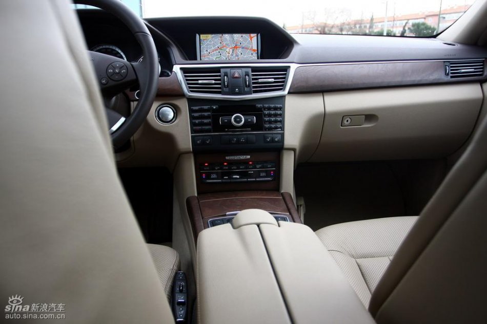 奔驰新E级试驾实拍图内饰