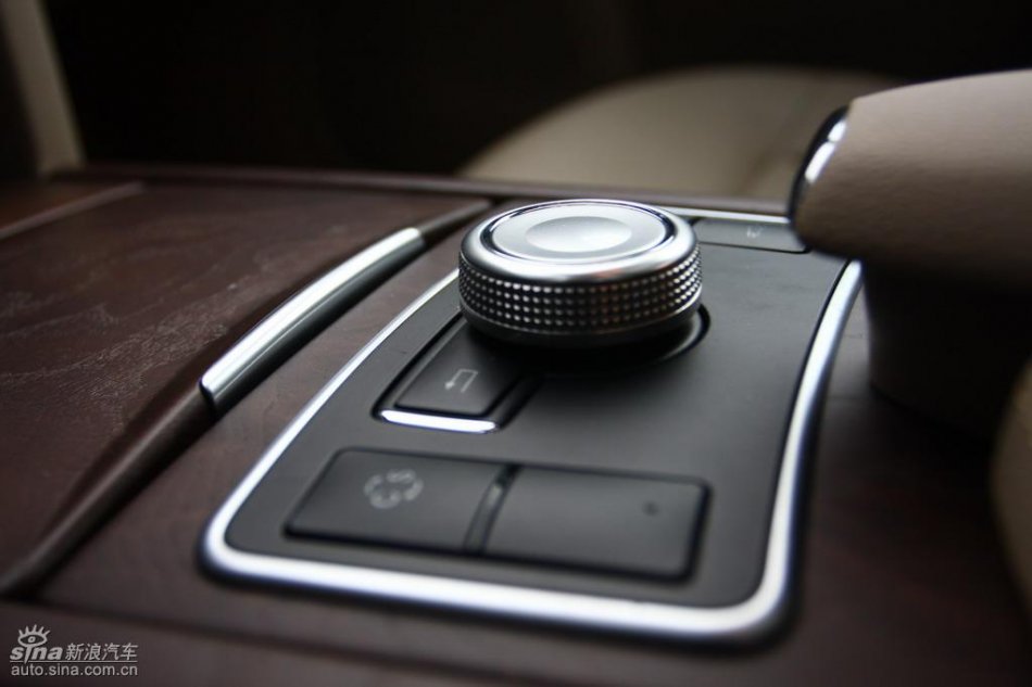 奔驰新E级试驾实拍图内饰