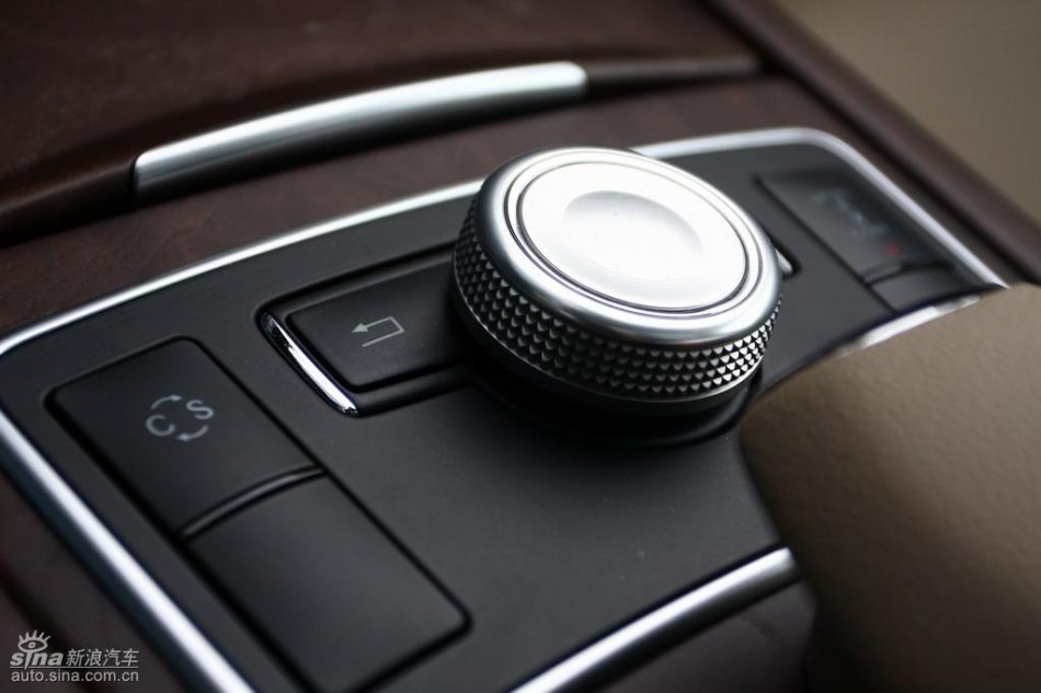 奔驰新E级试驾实拍图内饰