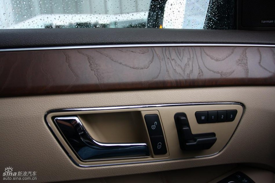 奔驰新E级试驾实拍图内饰