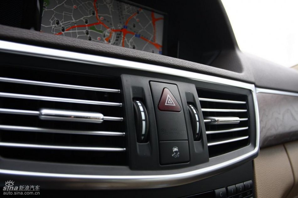 奔驰新E级试驾实拍图内饰