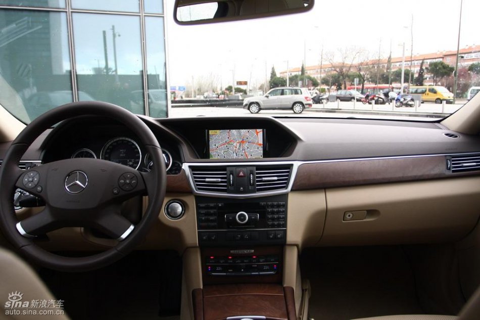 奔驰新E级试驾实拍图内饰