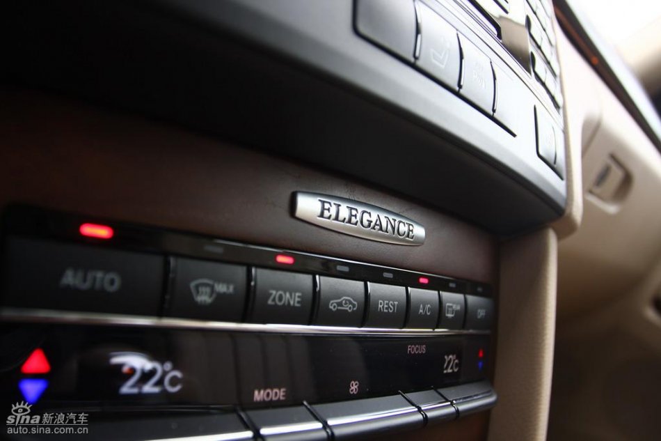 奔驰新E级试驾实拍图内饰