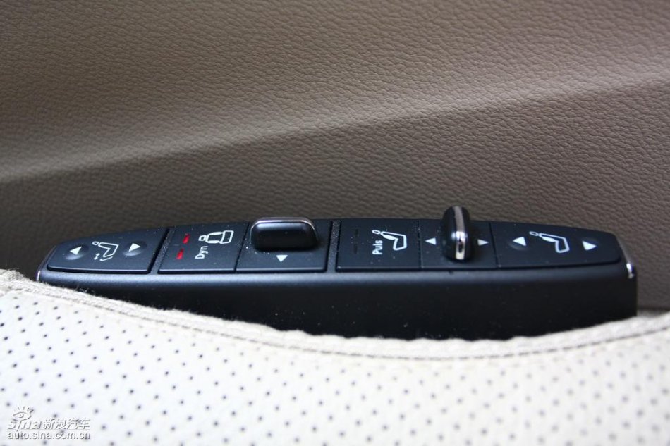 奔驰新E级试驾实拍图内饰