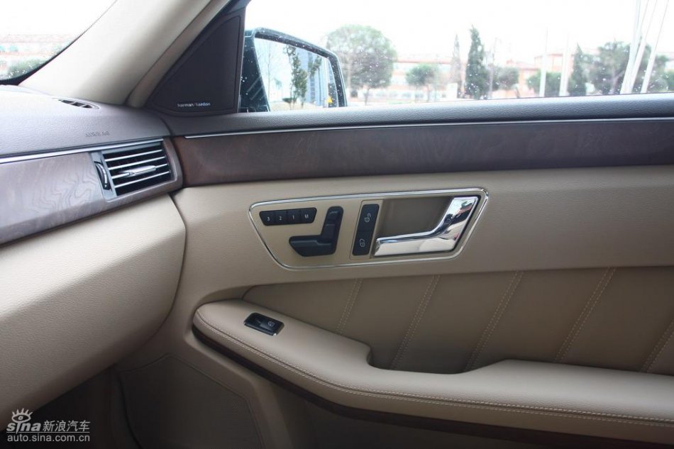 奔驰新E级试驾实拍图内饰