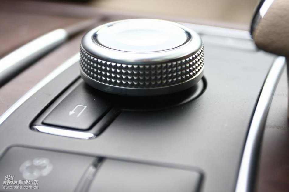 奔驰新E级试驾实拍图内饰