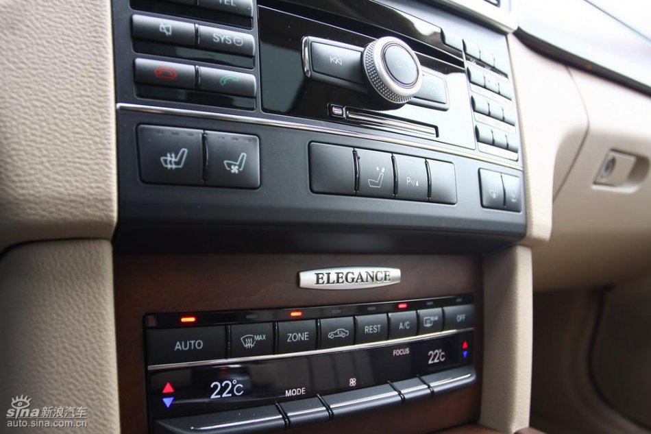 奔驰新E级试驾实拍图内饰