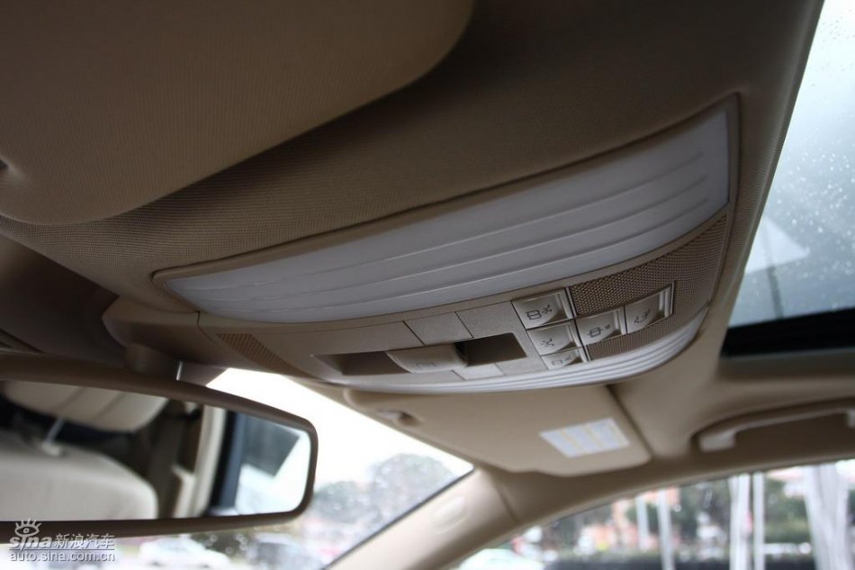 奔驰新E级试驾实拍图内饰