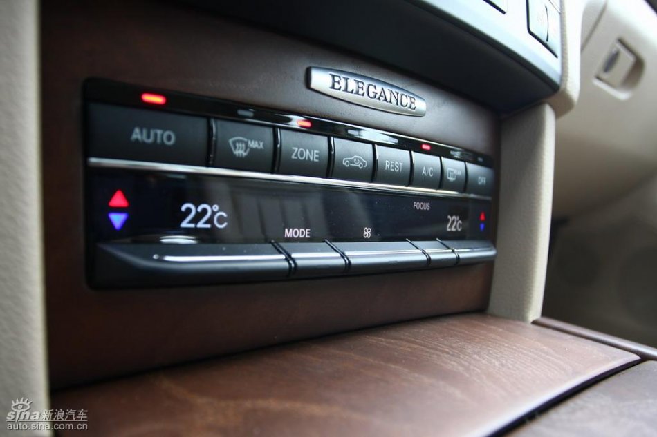 奔驰新E级试驾实拍图内饰