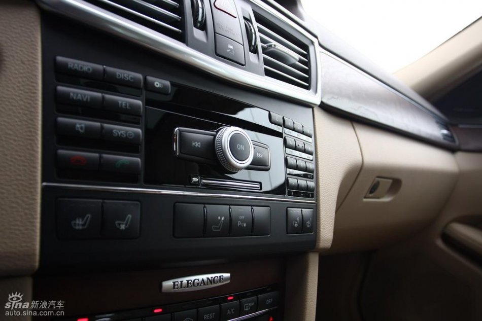 奔驰新E级试驾实拍图内饰