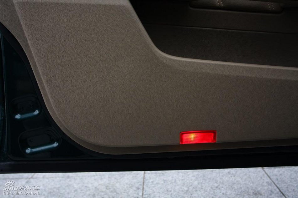 奔驰新E级试驾实拍图内饰