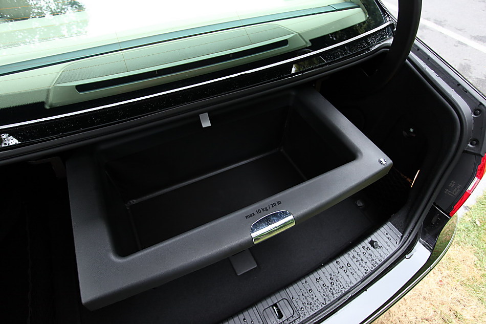 全新一代E300内饰图片