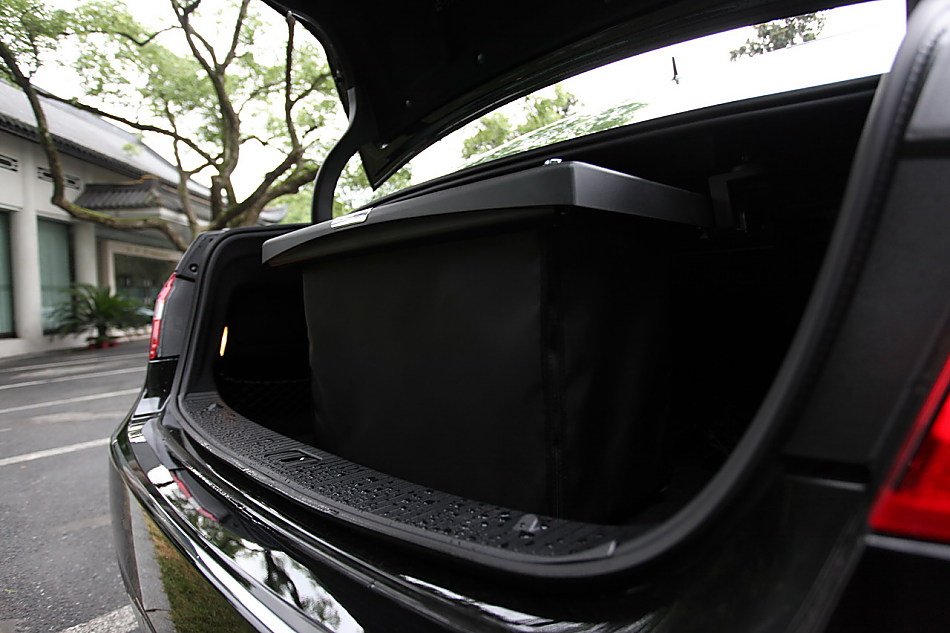 全新一代E300内饰图片