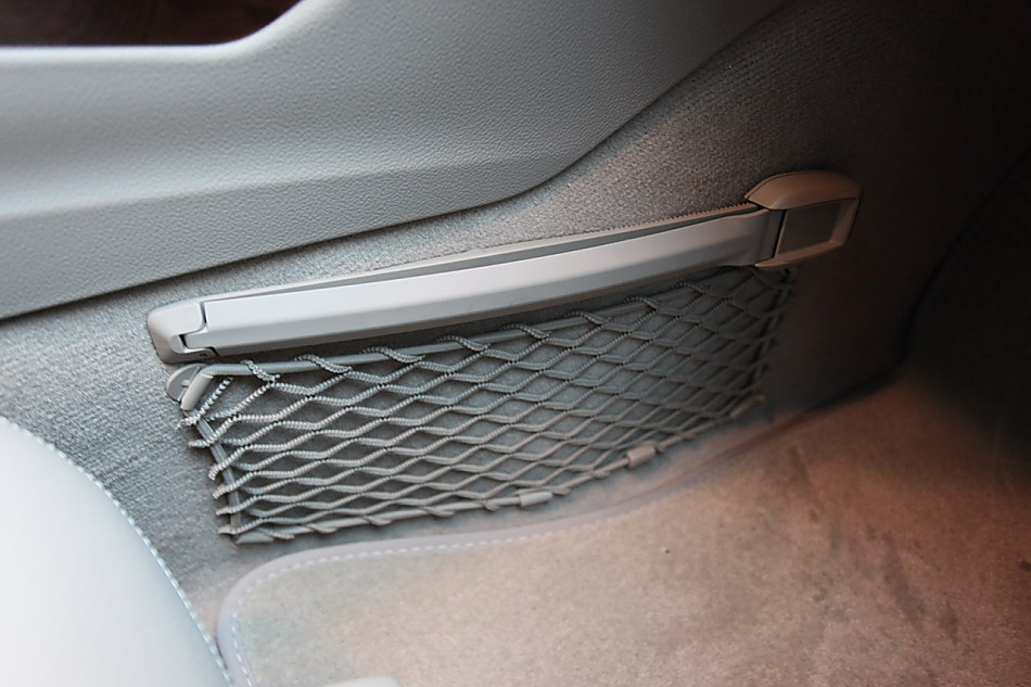 全新一代E300内饰图片