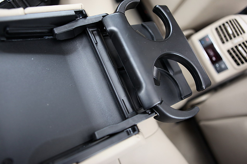 全新一代E300内饰图片