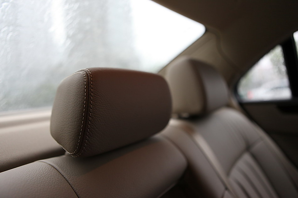 全新一代E300内饰图片