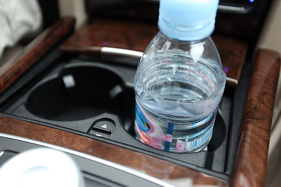 全新一代E300内饰图片