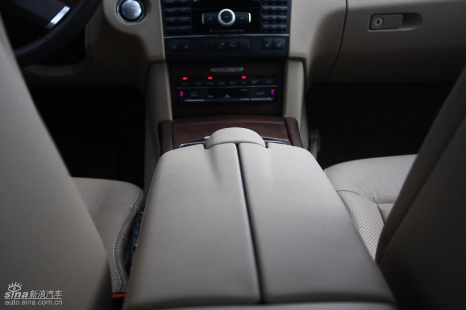 奔驰新E级试驾实拍图内饰