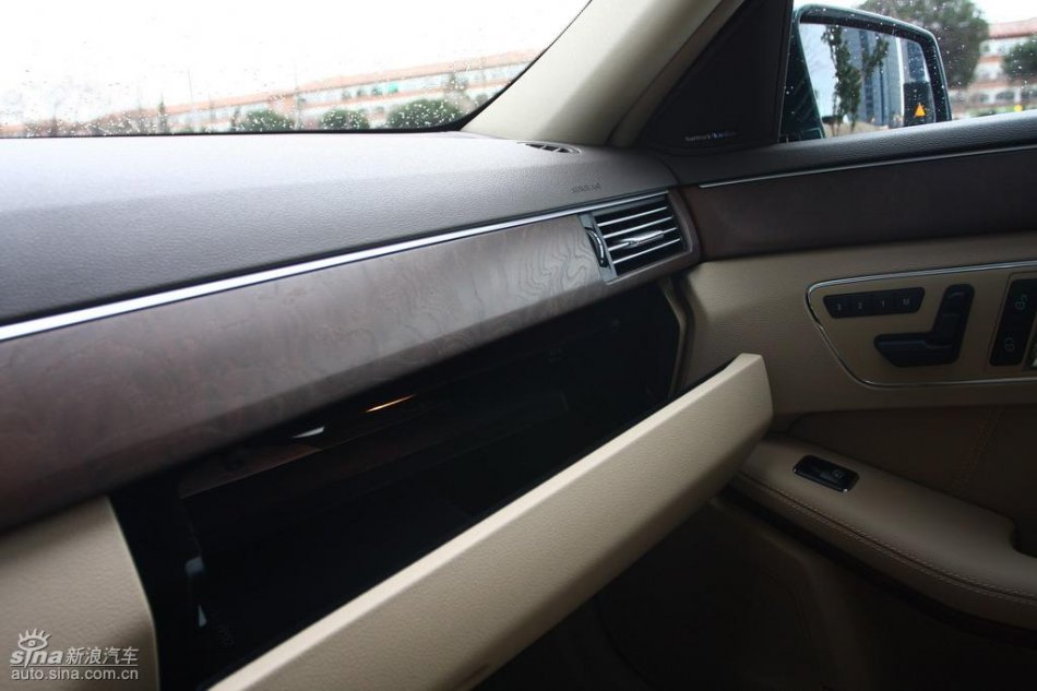 奔驰新E级试驾实拍图内饰