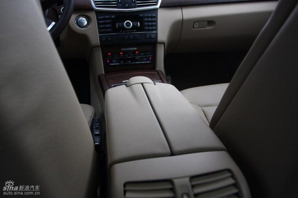 奔驰新E级试驾实拍图内饰