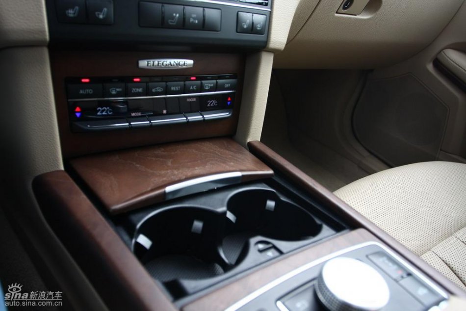 奔驰新E级试驾实拍图内饰