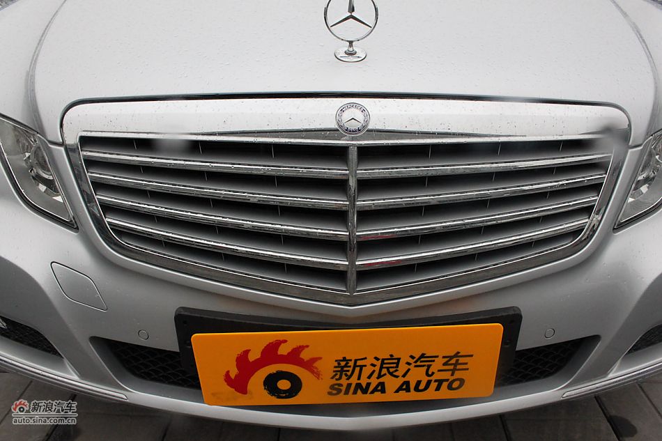奔驰E300优雅型