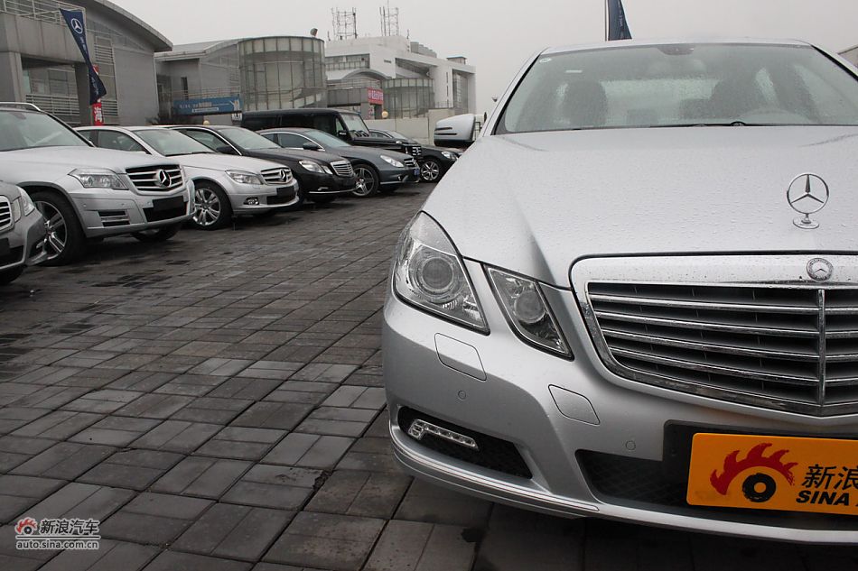 奔驰E300优雅型
