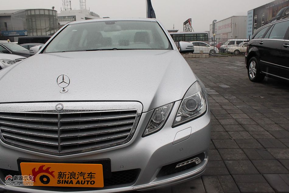 奔驰E300优雅型