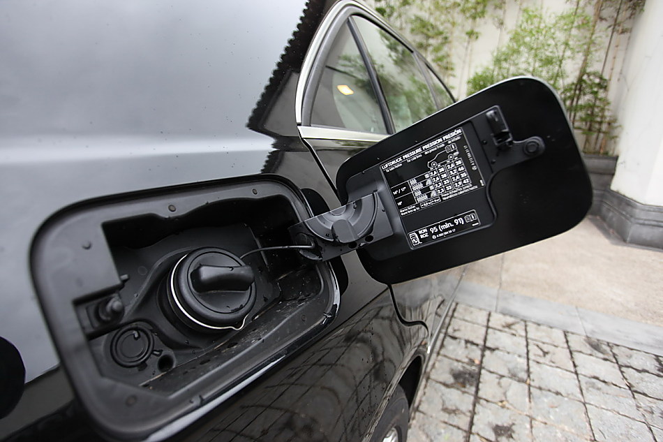 全新一代E300内饰图片