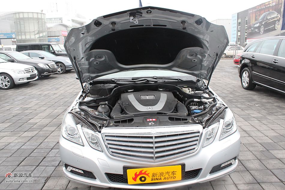 奔驰E300优雅型