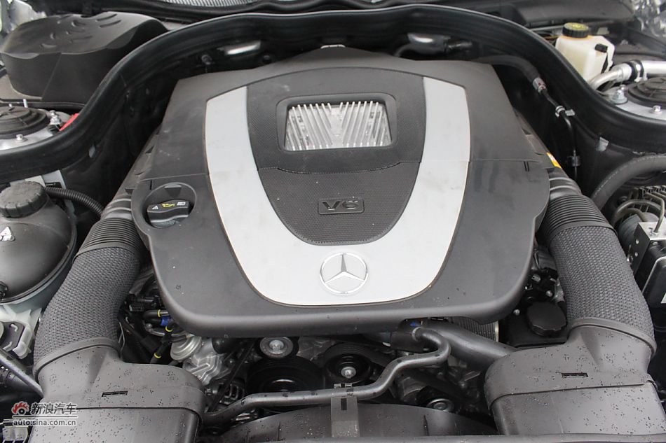 奔驰E300优雅型