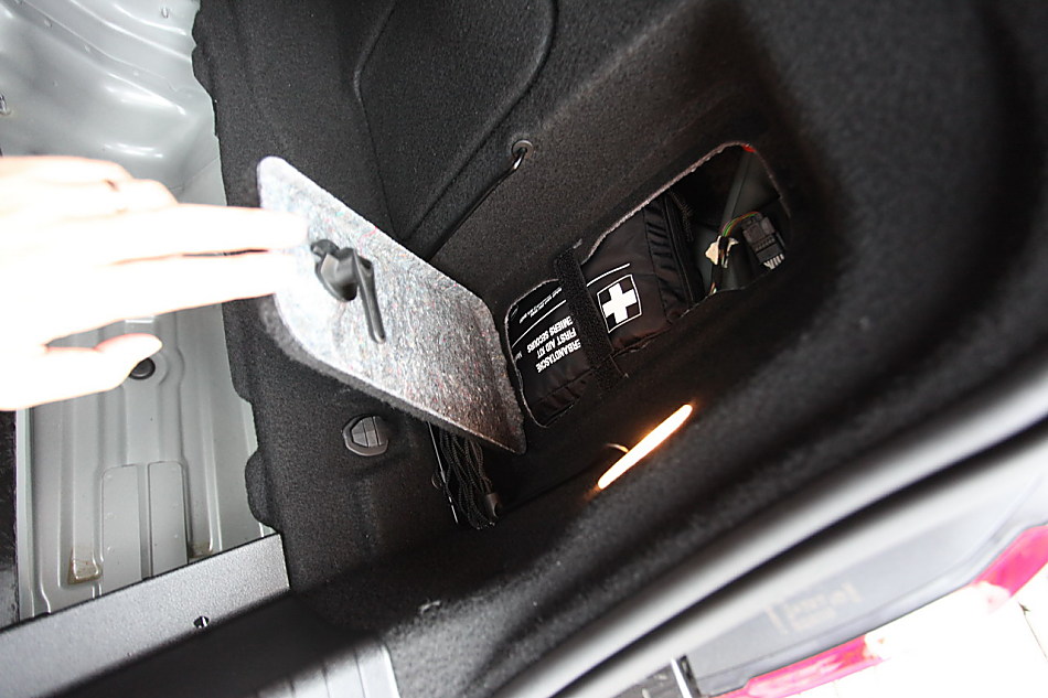 全新一代E300内饰图片