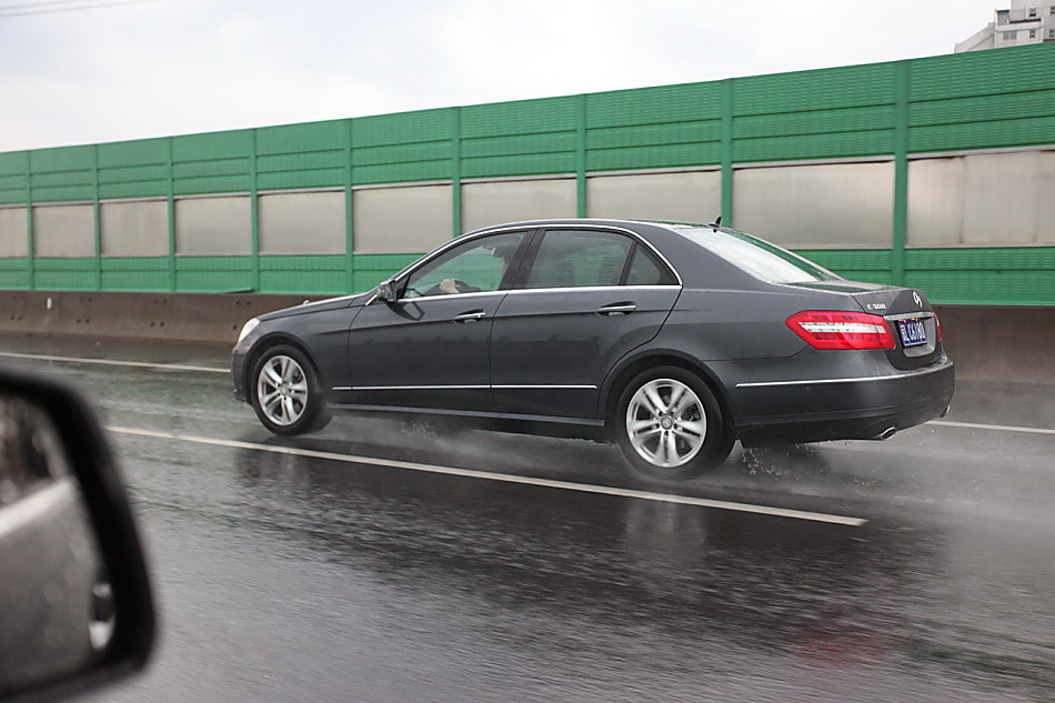 全新一代E300外观图片