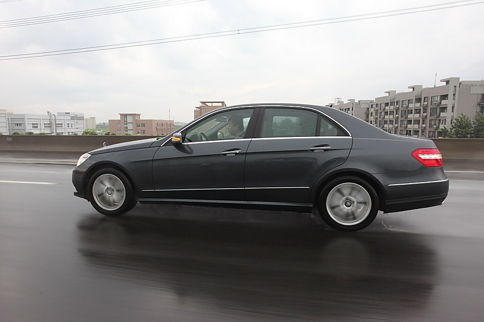 全新一代E300外观图片