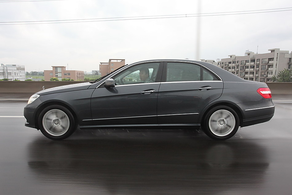 全新一代E300外观图片