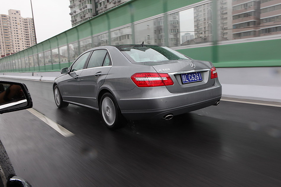 全新一代E300外观图片