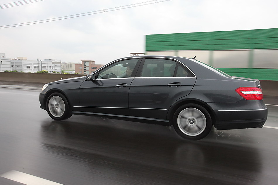 全新一代E300外观图片