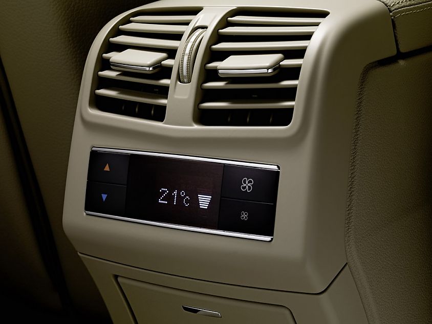 奔驰新E级官方资料图内饰