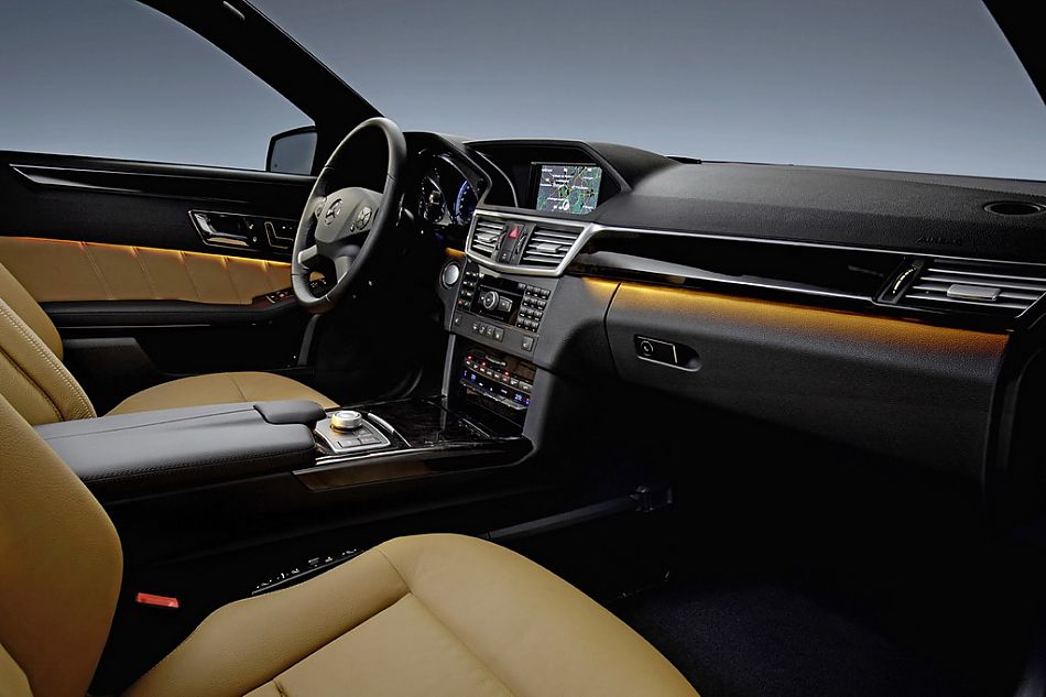 奔驰新E级官方资料图内饰