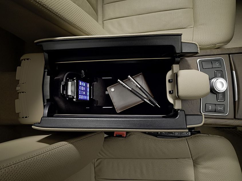 奔驰新E级官方资料图内饰