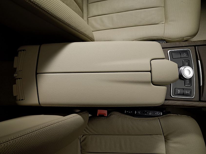 奔驰新E级官方资料图内饰