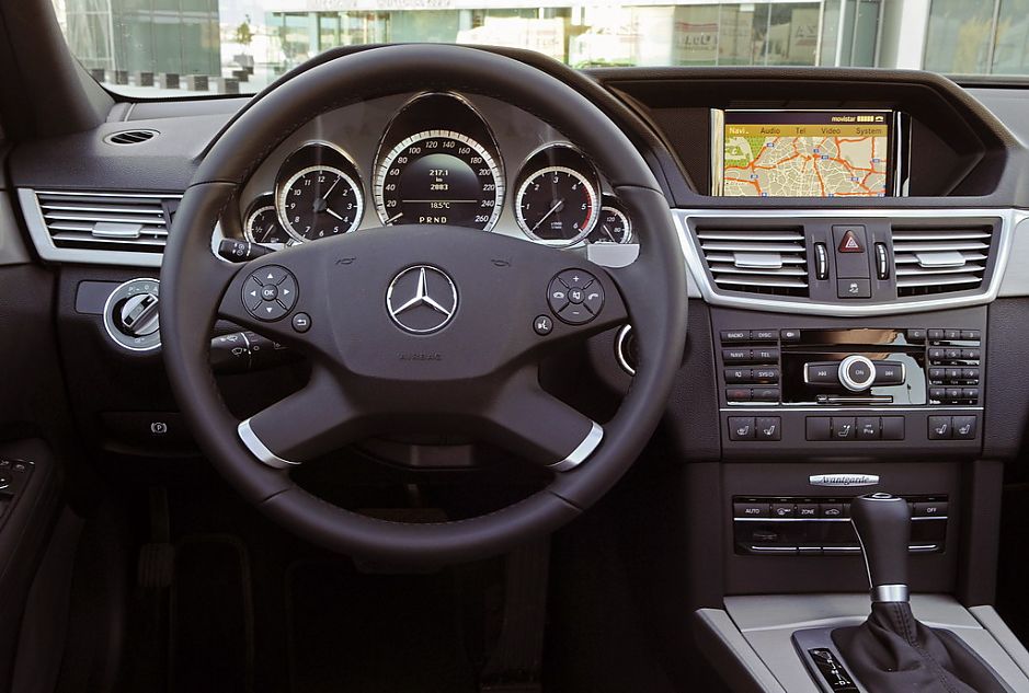 奔驰新E级官方资料图内饰