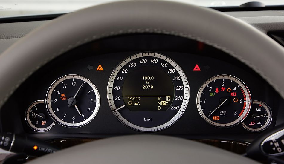 奔驰新E级官方资料图内饰