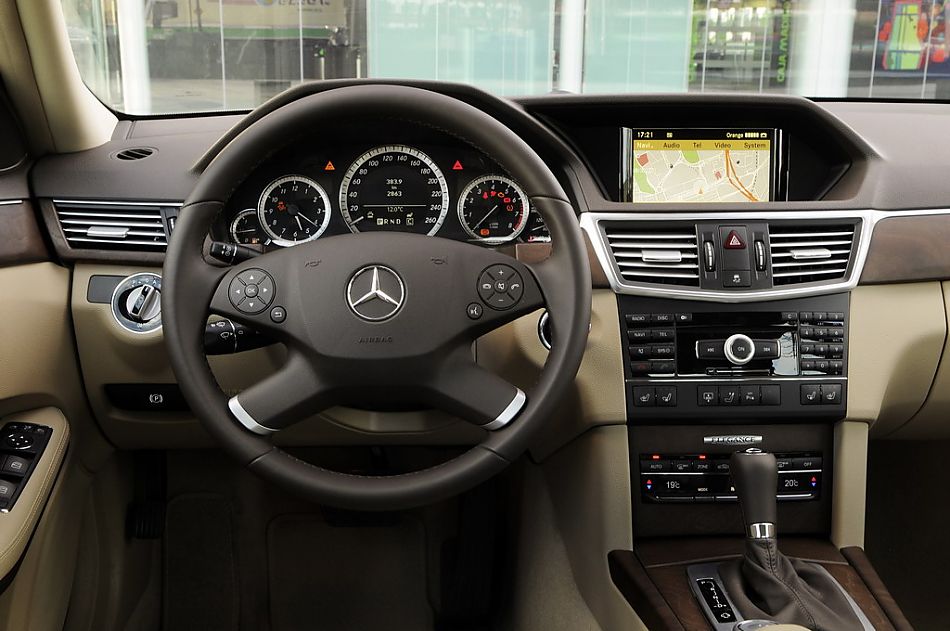 奔驰新E级官方资料图内饰