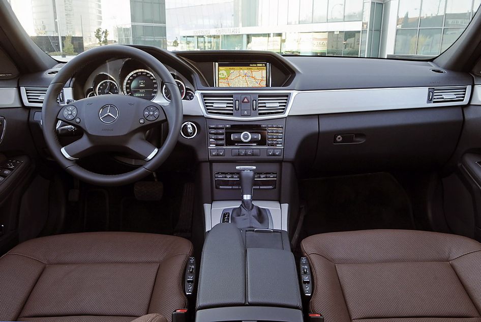 奔驰新E级官方资料图内饰