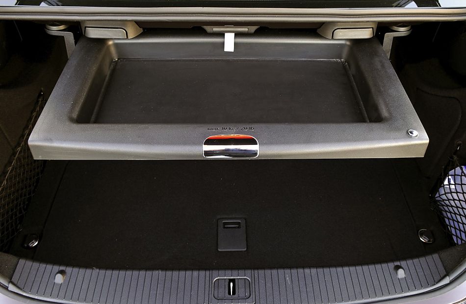 奔驰新E级官方资料图内饰